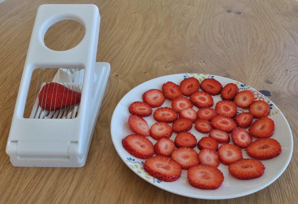 Egg slicer strawberries