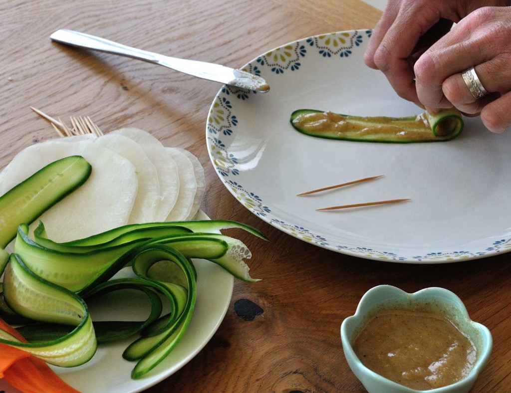 Walnuts Spread Filled Vegetable Rolls