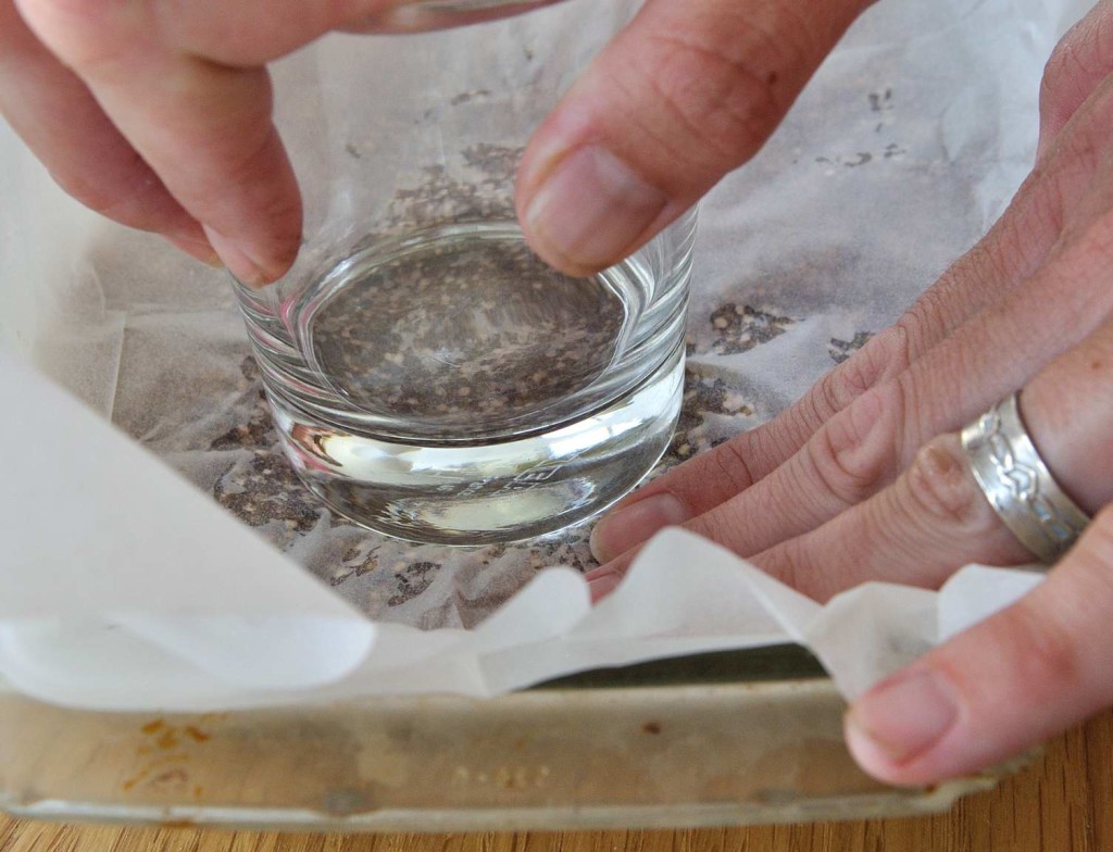 Dates and puffed quinoa larabars