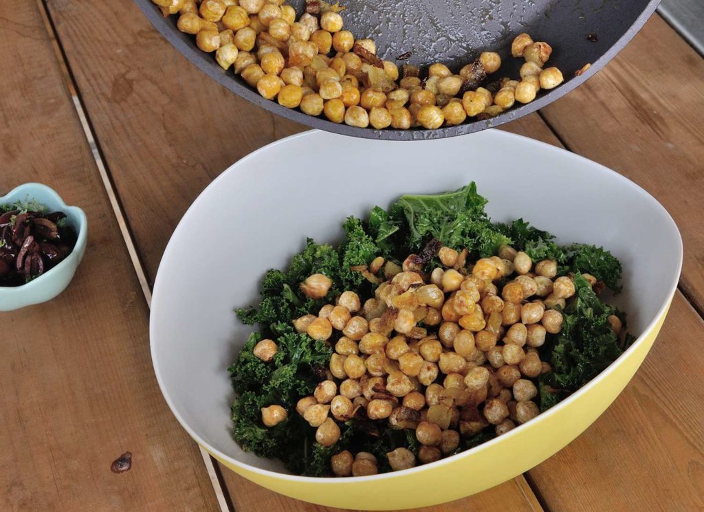 Kale and Chickpeas Salad with Creamy Cashew Gravy