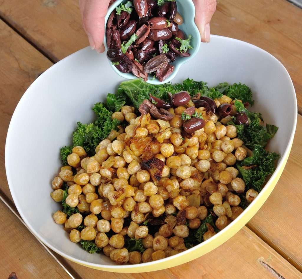 Kale and Chickpeas Salad with Creamy Cashew Gravy