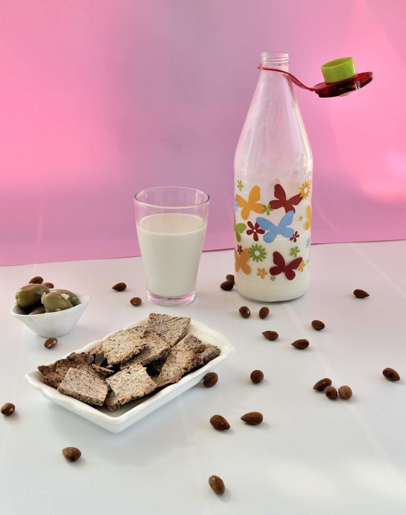 How To Make Home Made Almond Milk (Plus Bonus! What To Do With The Leftover Pulp)