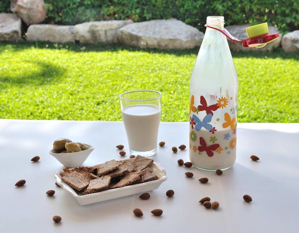 How To Make Home Made Almond Milk (Plus Bonus! What To Do With The Leftover Pulp)