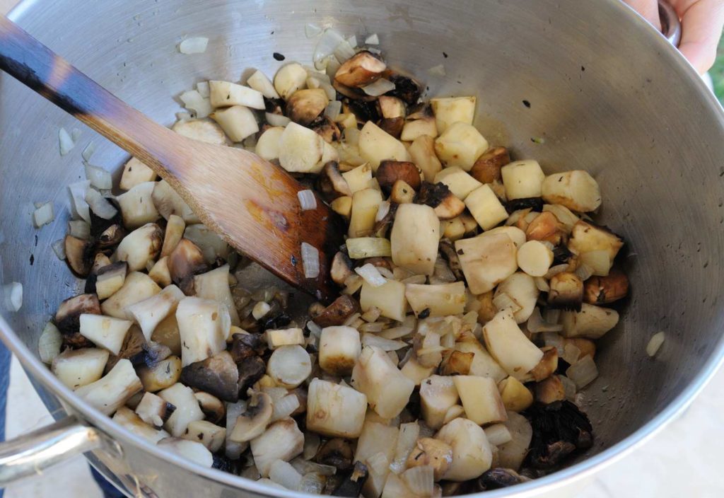 מרק ארטישוק ירושלמי ופטריות מוקרם