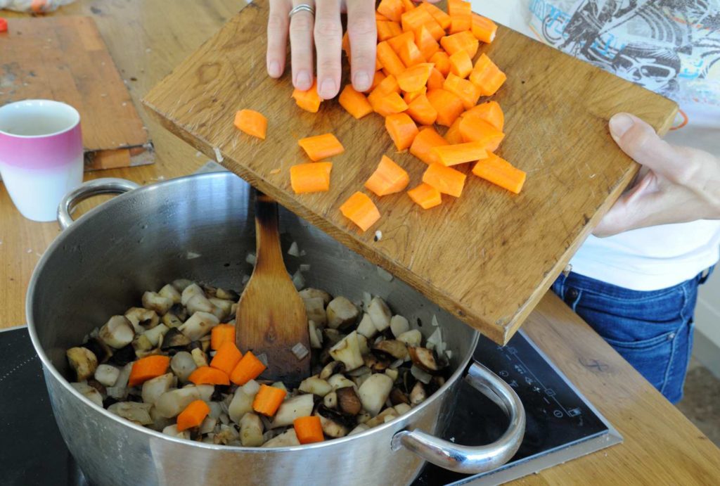 Jerusalem Artichoke And Mushrooms Soup (Vegan)