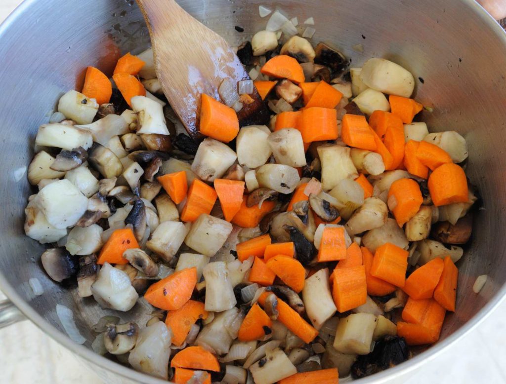 Jerusalem Artichoke And Mushrooms Soup (Vegan)