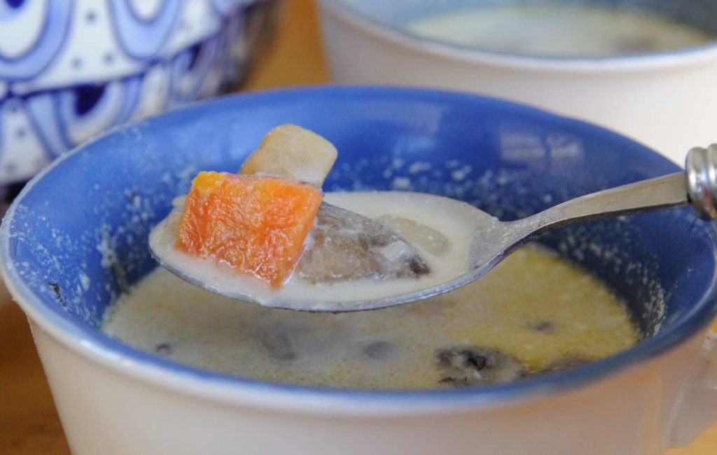 Jerusalem Artichoke And Mushrooms Soup (Vegan)